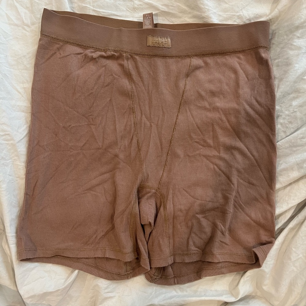 Skims boxer shorts
